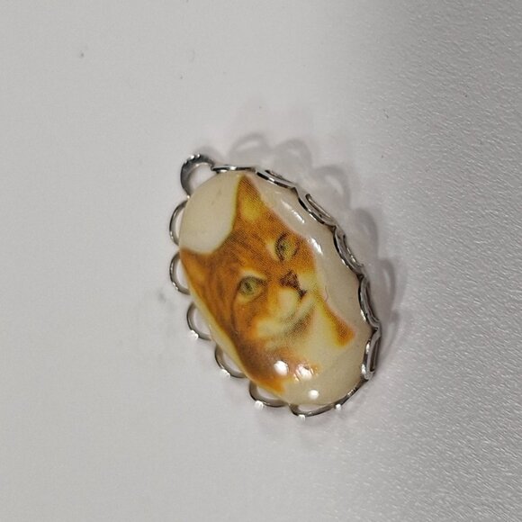 Tiny Oval Orange Cat Photo Pendant Necklace Orange Ginger Tabby Cat Silver Tone - Picture 2 of 3